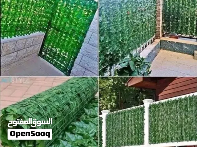 رول العشب الصناعي الأخضر هذا يقدم حلًا مثاليًا لتجميل المساحات الخارجية والداخلية على حد سواء.