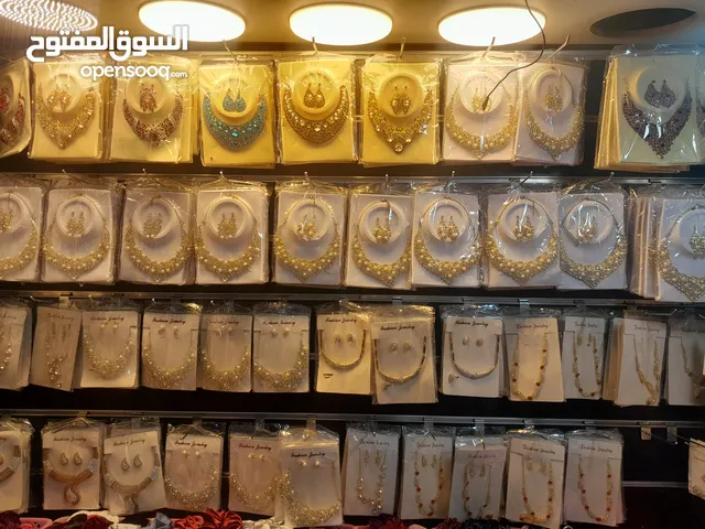 شروة بسعر حرق شروة إكسسوارات نسائية شروة بضاعة محل مكسور للبيع أطقم إكسسوارات نسائية