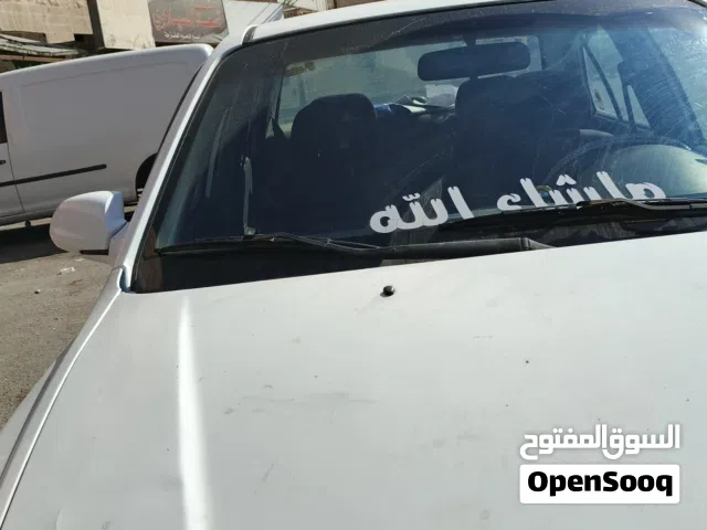 1999 هيونداي فيرنا Standard