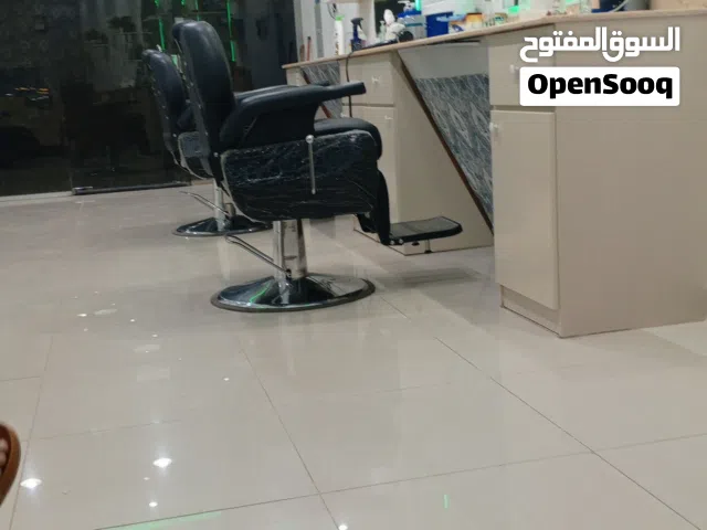 للبيع صالون القاسم الرجالي في الرس