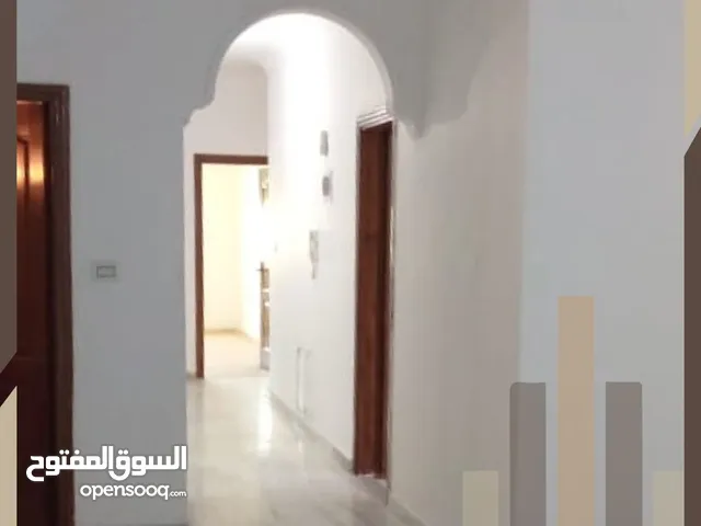 شقة طابق اول للبيع في الكمالية مقابل امانة عمان مساحة 150م 