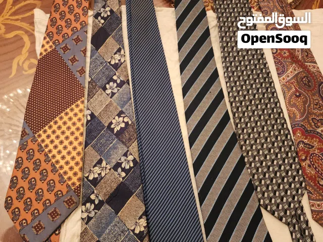 للبيع طقم روابط عنق فخمه مستورده من انجلترا  وايطاليا