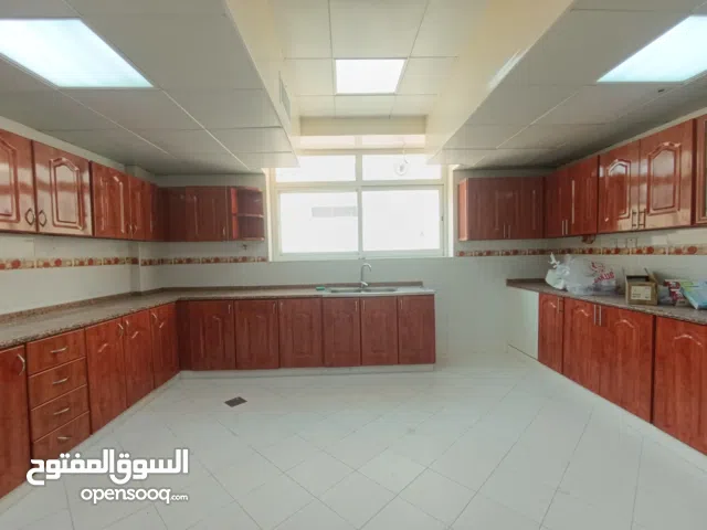 Exotic 05 Master Bedroom Front yard BackyardCentral ACPrime Location in MBZ