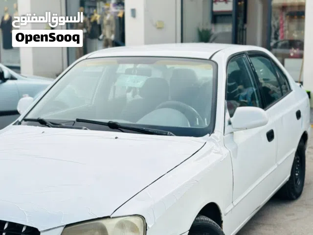 2002 هيونداي فيرنا Standard