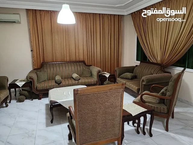 شقة للبيع بحالة ممتازة جداً مساحة كبيرة 4 غرف نوم ط1 في اجمل مناطق ضاحية الرشيد قرب شارع الجامعة