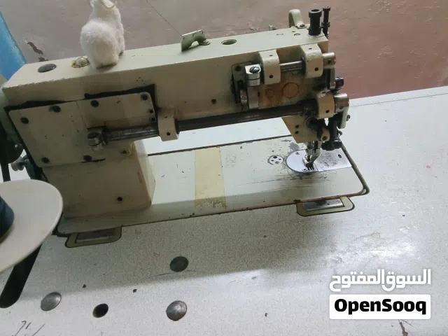 ماكينه خياطه جر مشترك نظيفه جدا عالفحص رجاء خاص اللي بده يرد تليفون كان رصيفه