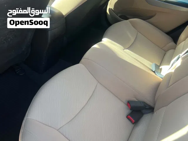 2012 هيونداي النترا SE
