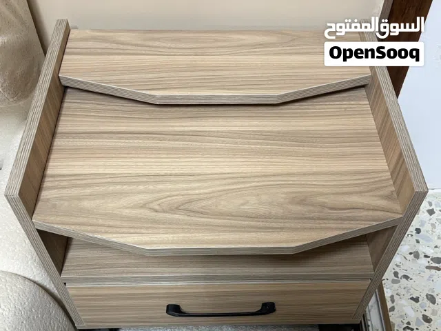 كومدينا خشب جديد غير مستعمل قابل للتفاوض