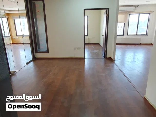 مكتب 140م مميز للايجار في شارع مكة تشطيب راقي مع إطلالة رائعة بسعر منافس جدا