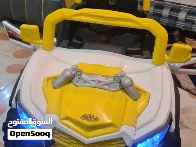 سياره أطفال شحن وتحكم ريموت شبه جديد