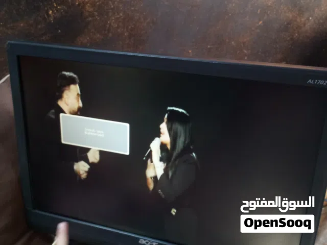 شاشه كمبيوتر ايسر مع وصلة التحويل بركب عليها رسيفر بليستيشن كاميرات نضيفه صورتها طبع