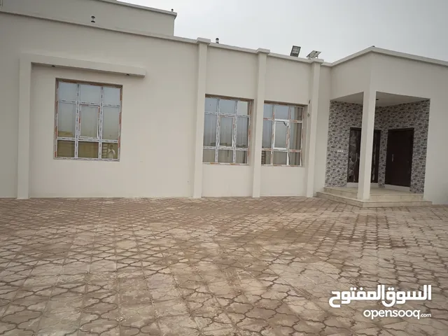 300 m2 3 Bedrooms Villa for Rent in Dhofar Salala