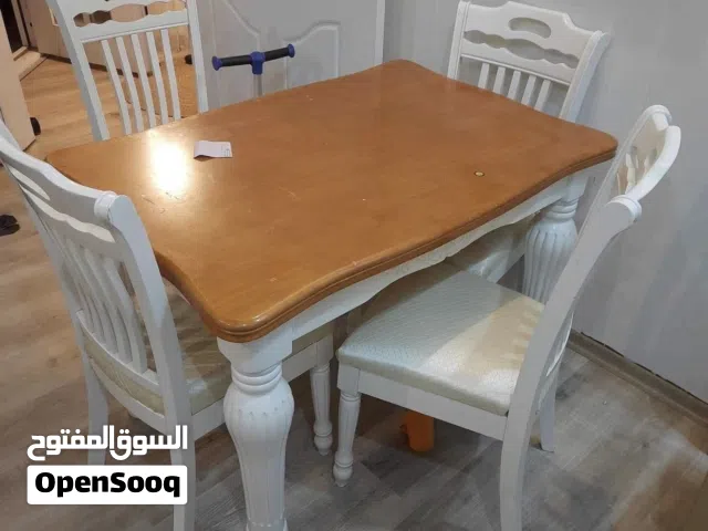 ميز طعاماً