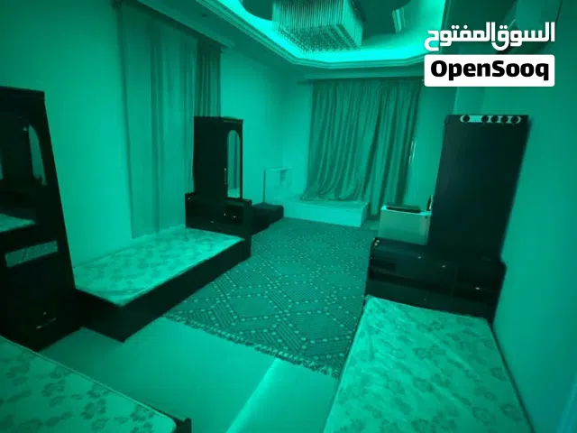 فرصة مميزة للسكن بدوون عمولة سراير شباب و بنات فى غرف رباعيه و ثلاثيه فرش جديد اول ساكن في عجمان