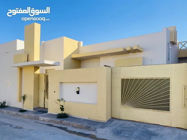 223 m2 4 Bedrooms Townhouse for Sale in Tripoli Ain Zara
