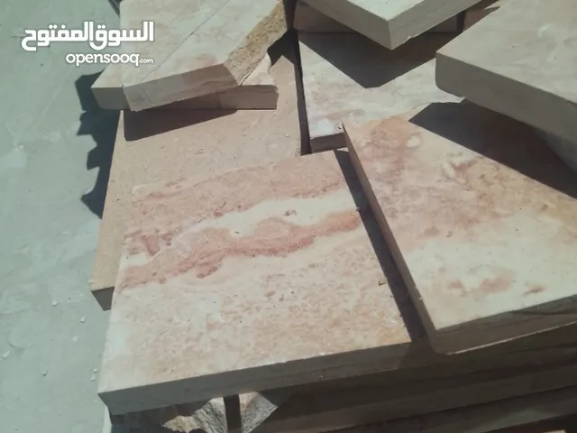 يوجد شحف ويوجد حجر رويشد ويوجد حجر بازلت قلاب لنقل جميع انواع المواد وطمم