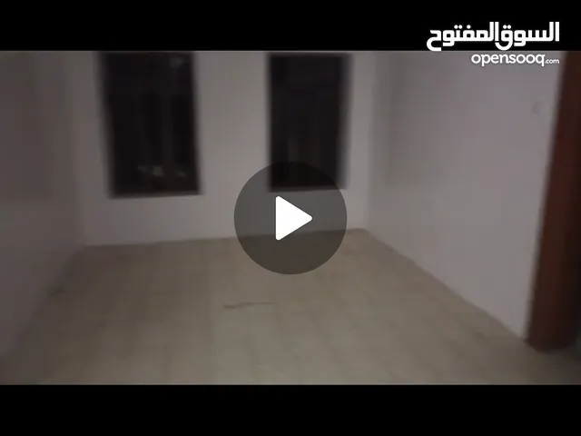 للايجار فله خمس غرف وثلاثه حمامات لووكس منطقه الرباط