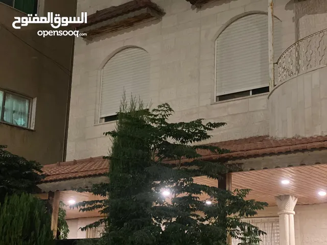 منزل مستقل عبارة عن طابقين ( شقتين ) مع ترخيص بناء طابقين . أبو نصير الاسكان الجديد قرب مركز الامن