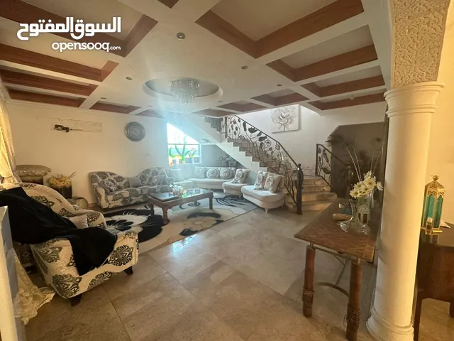 300 m2 More than 6 bedrooms Villa for Rent in Muscat Al Maabilah