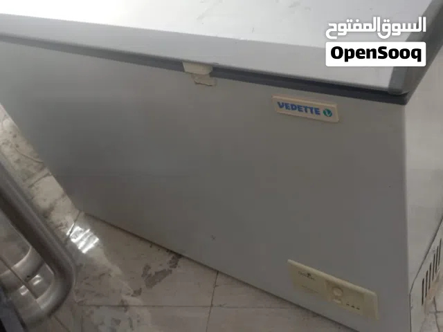 فريزر نظيف بالكامل وممتاز جدا بدون اعطال(Vedette)قابل للتفاوض