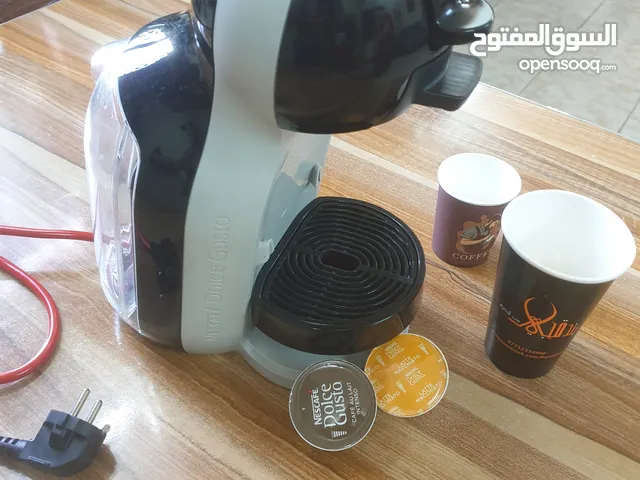 ماكنة صنع اسبريسو وقهوة وكافة انواع النسكافيه واللاتيه من انتاج شركة دولتشي كويستو الايطالية .