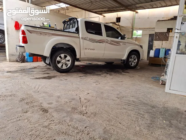 Used Toyota Hilux in Al Dakhiliya