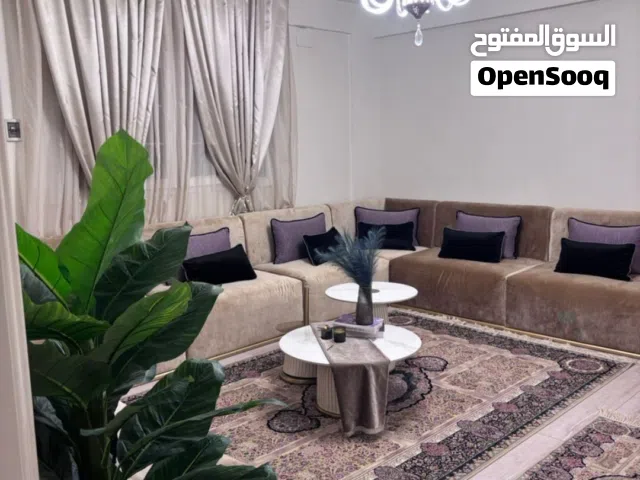 شقه بيع . في الحى الجامعى . خلف صور الجامعه .