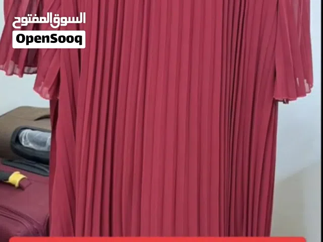 فساتين بحالة جديدة