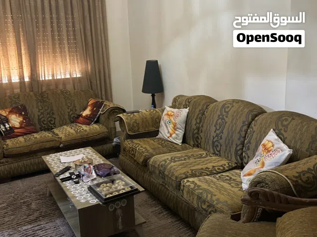 طقمين كنب مستعملين كل طقم 7مقاعد وبحالة جيدة للبيع خشب زان