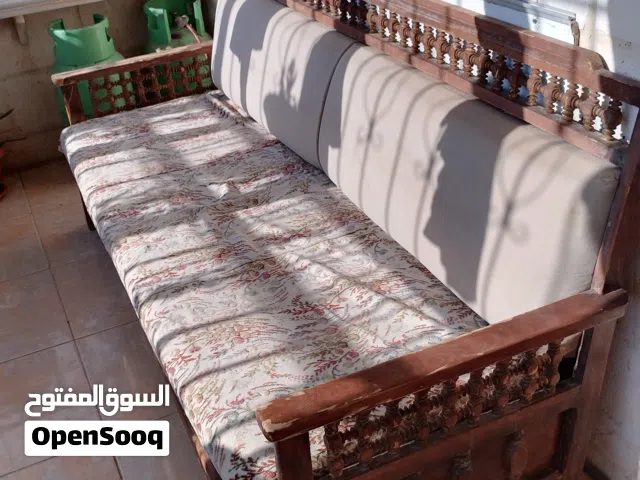 طاولة وسط .
