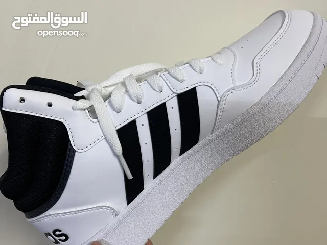 اديداس وكاله