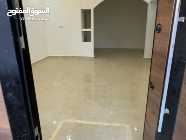 250 m2 4 Bedrooms Villa for Rent in Benghazi Dubai Road