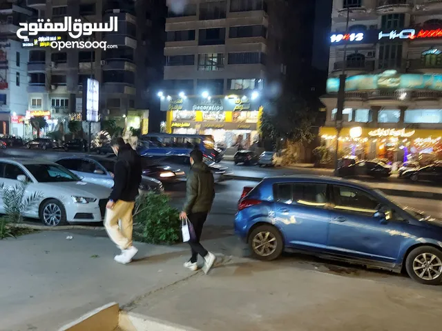 فرصة للاستثمار محل تجارى بأقوى موقع تجارى متميز جدا  بشارع مصطفى النحاس الرئيسى بالمربع الذهبى م نصر