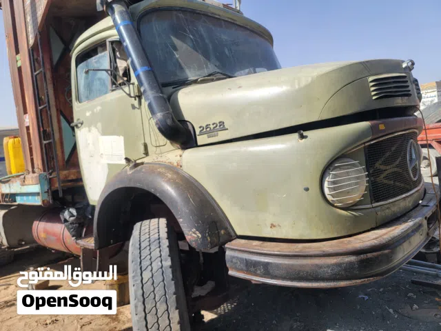 قلاب مرسديس سطحه