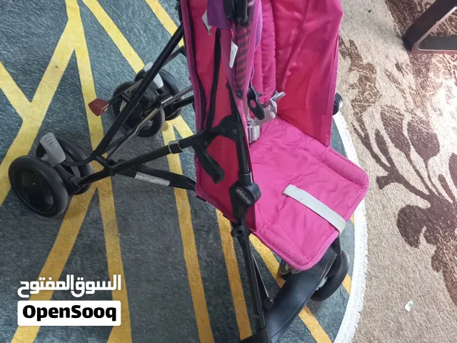 عرباية اطفال شيكو مع سيارة شحن اطفال بحالة ممتازة جدا