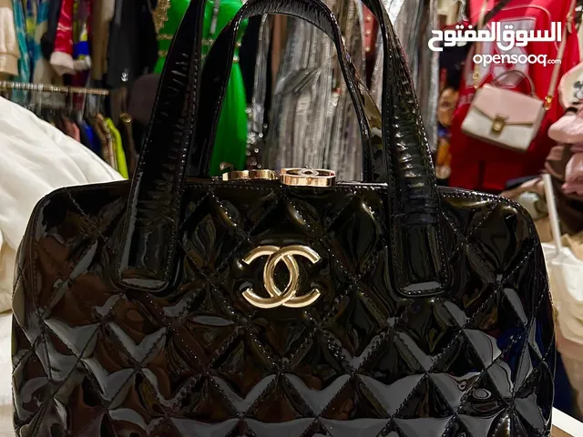 شنطة يد نسائية ماركة شانيل بحالة ممتازة