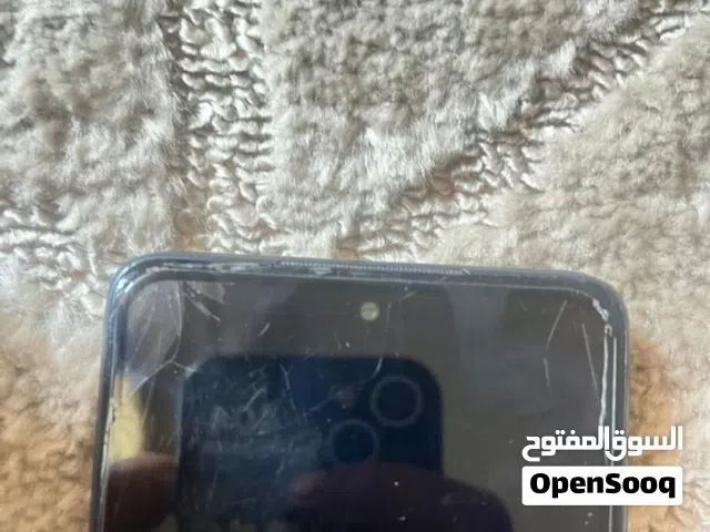 تلفون بحاله جيده في كسر في شاشه لألماميه يوجد توصيل