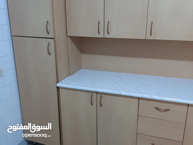 دولاب مطبخ نظيف