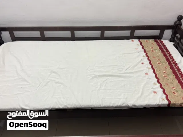 سرير فردى خشب بحالة جديد+ مع مرتبه استخدام شهر فقط