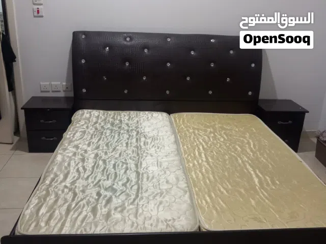 غرفه نوم خشبيه كامله بحاله ممتازه