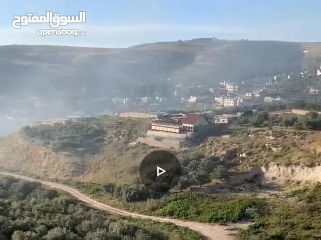 قطعة ارض مربعة الشكل في بيت وزن