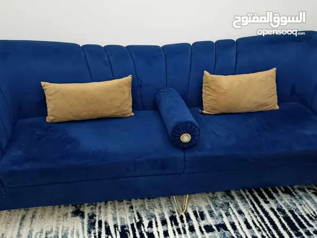 صالون شبه جديد بحاله ممتازه 2كراسي و3كنبات