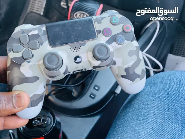 يد بلاستيشن فور شبه جديدة