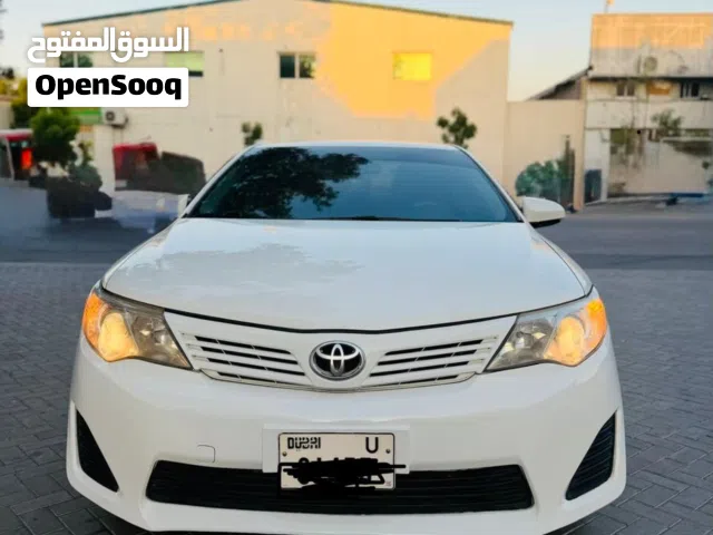 2015 تويوتا كامري SE