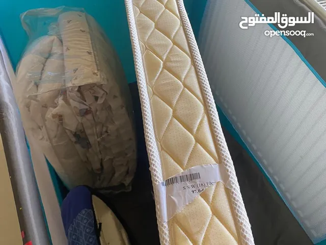 تخت أطفال مع فرشه بحال الجديد
