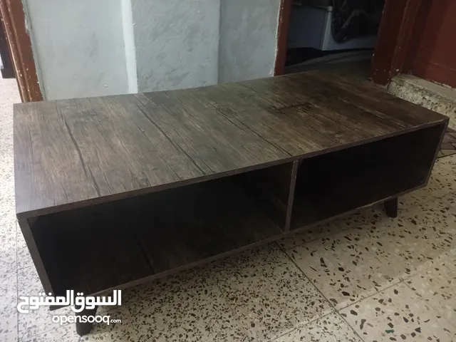 طاوله للبيع شبه جديده للبيع ب10 دنانير