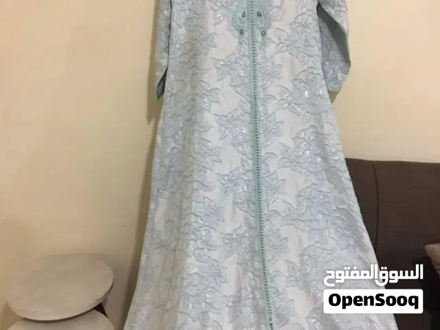 جلابية مغربية مناسبة للعيد لحفلات لا عزايم مرتبة وقماشة مرتبة كثير