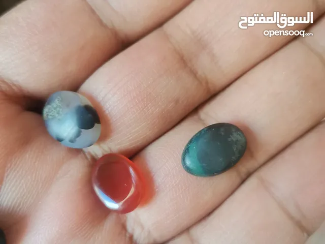 عقيق يماني طبيعي اصلي مصقول جاهز لتركيب على خاتم ومن جبل انس.. من اليمن وليس دول اخرى مصور وكبدي روع