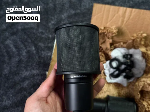 عدد اتنين مايكات احترافية للبودكاست
