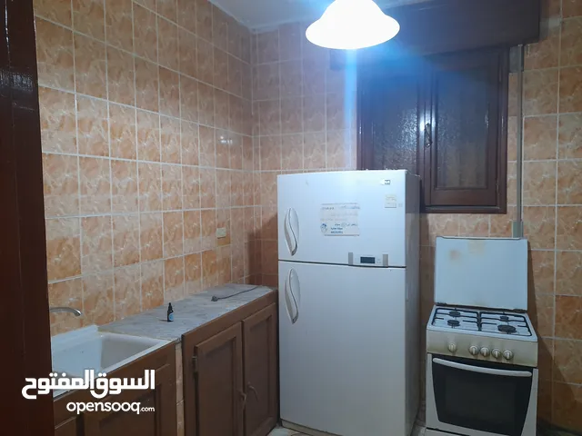 مبنى أرضي إداري فقط للإيجار 4غرف صغيرة حي الأندلس قاعة الشعب فضاء واسع أمامه 15 سيارة